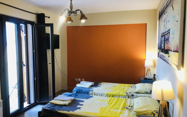 Arabas —  Hostel