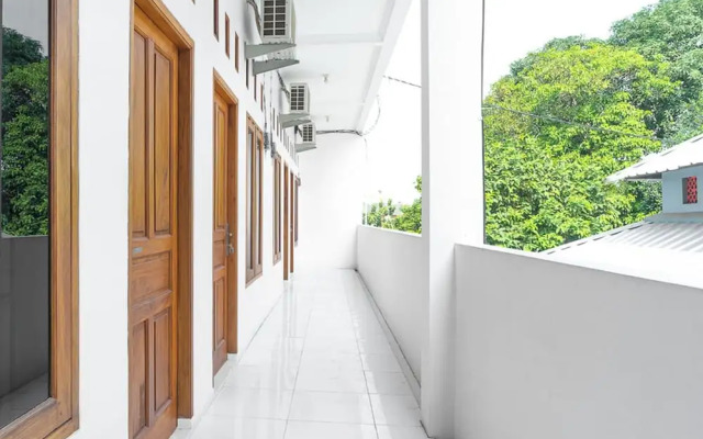 RedDoorz Syariah Near Jatisampurna Hospital