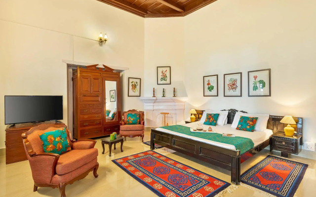 StayVista at 8Oaks - Ancestral Bungalow with massive lawn