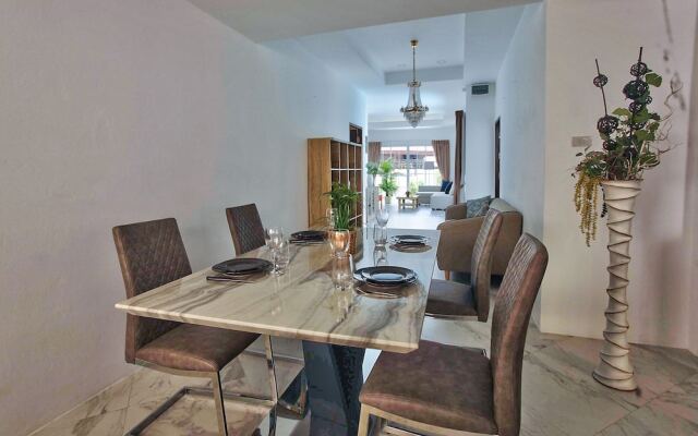 Pool Villa Pattaya - Walking Street C3