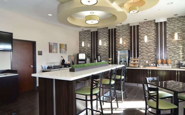 Quality Inn & Suites Kenedy - Karnes City