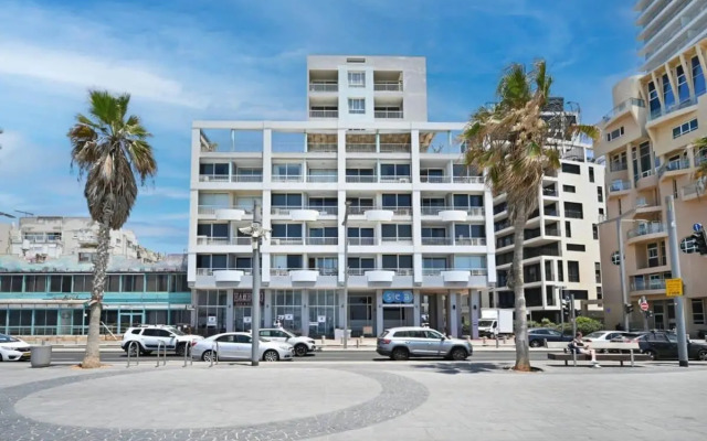 Beach Front 2BR in Sea Hotel by HolyGuest