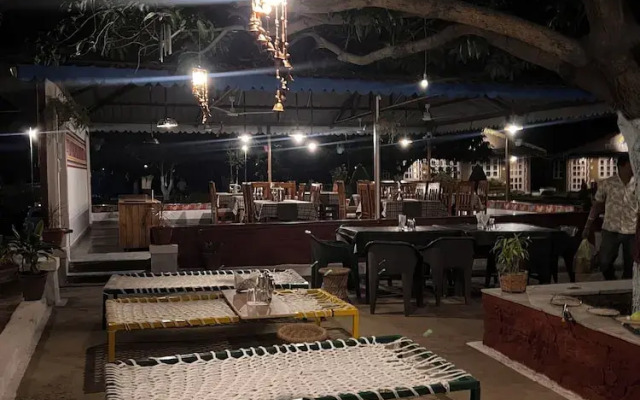WOW STAYZ2 Pachmarhi Foothill Cottages