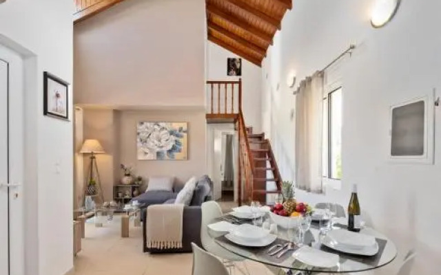 Peroulades Luxury Villa