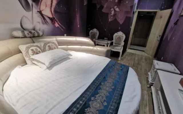 Shanghaigangpu Theme Hotel