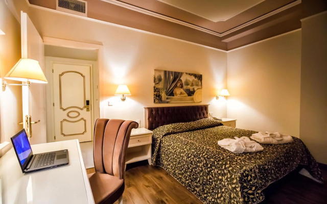 Kouros Hotel