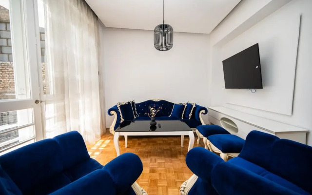 Design 150m2 Three-bedroom Apartment - Main Street