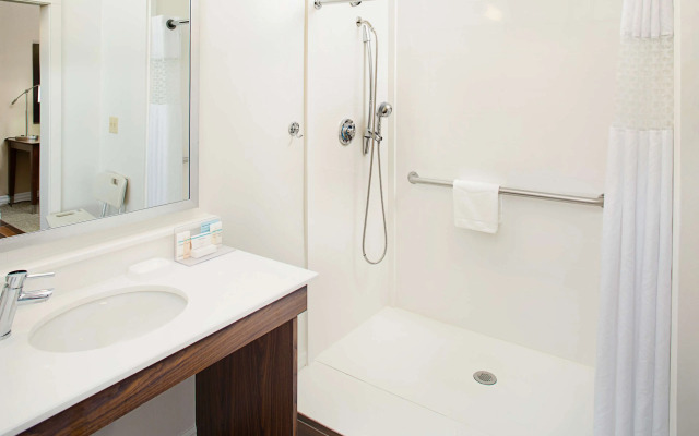 Hampton Inn & Suites Denton