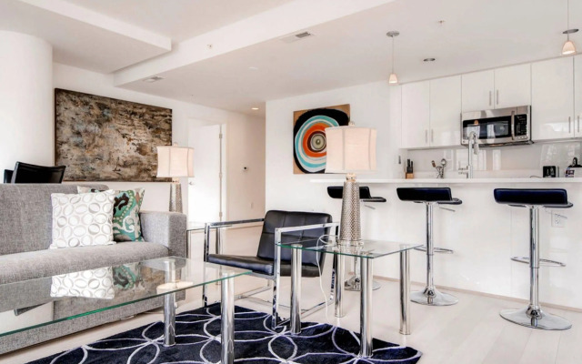 Global Luxury Suites at Chinatown