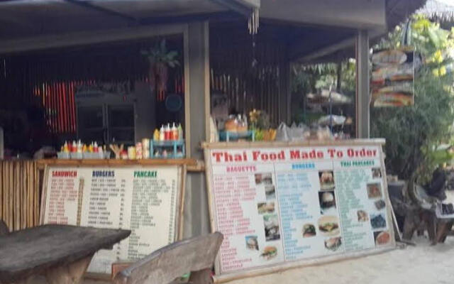 Koh Phi Phi Stones Bar Dorm Rooms & Restaurant