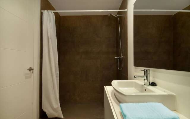 Apartment - 3 Bedrooms with Pool and WiFi - 107470