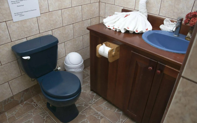 Pelican Beachfront Hotel