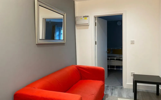2 Bed Flat - Sleeps 6 - Pets - Parking - Wifi