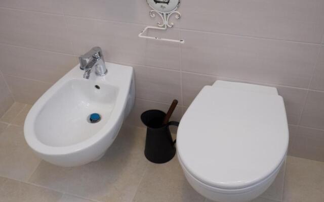 Equorum Prospectus 1 - OSTUNI CENTRO - Guest House