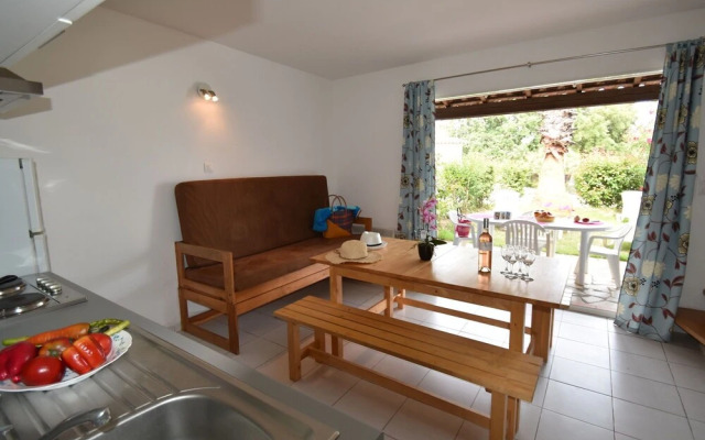 Well-Kept Bungalow with Combi-Microwave, Beach at 5 Km