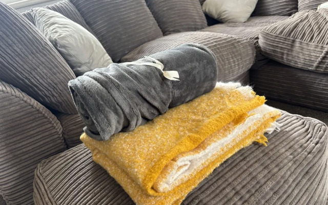 Modern 2-bed Victorian Apartment - Sleeps 6 & Pets