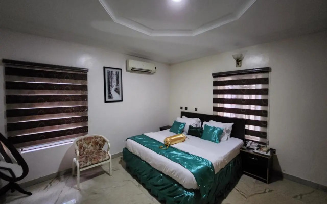 Nue Crest Hotel