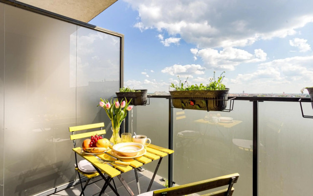 Ari Yellow Apartment