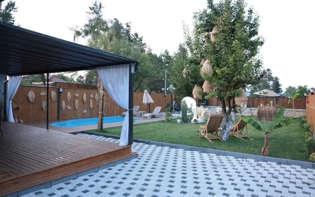 The Jungle Bungalov