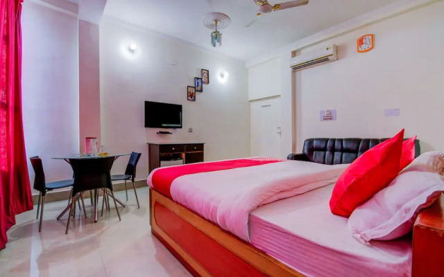 OYO 13490 Hotel Aniket