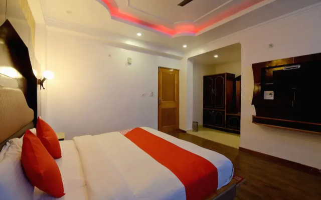 The Paramount Inn by OYO Rooms