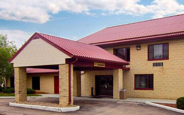Super 8 by Wyndham Sturtevant/Racine