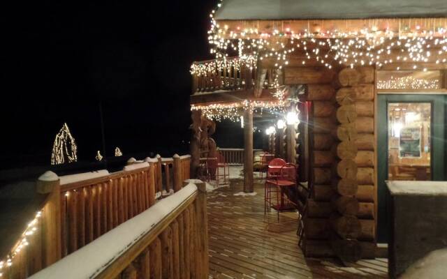 Hawks Nest Lodge And Restaurant