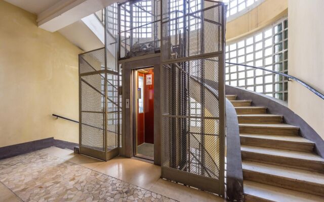 Green Tea Flat at Piazza Carit by Wonderful Italy