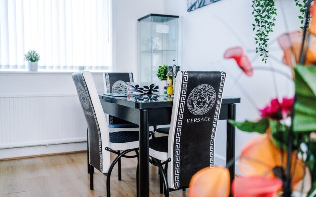 Spacious & Luxurious 3-bed House in Manchester