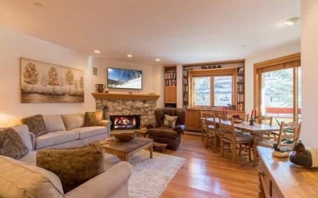 Strawberry Park Ski-in Ski-Out Condo by RedAwning