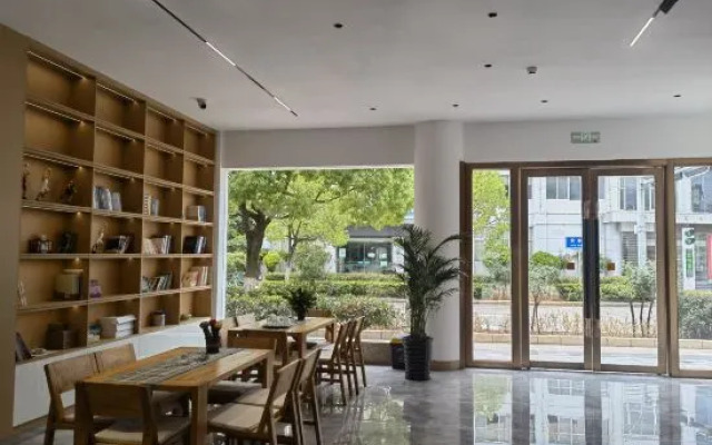 Jianchuan Apeng Holiday Hotel