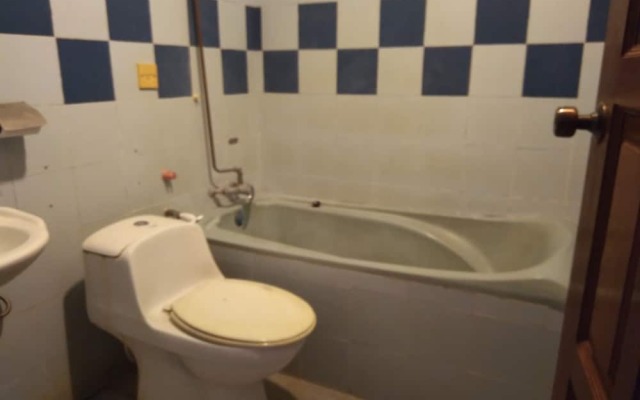 OYO 90376 Centre Point Hotel