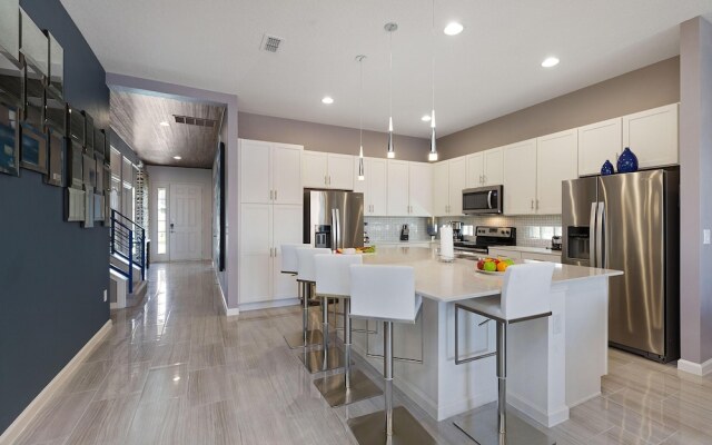 St004v: 10 Bed, Frozen, Spongebob