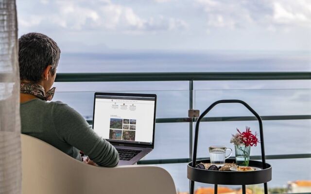 Barbecue and Sunbathing and sea View, Casa Skyline