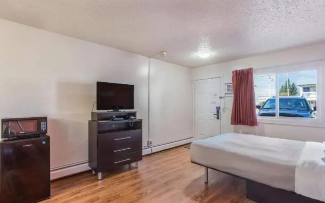 Motel 6-Camrose, AB