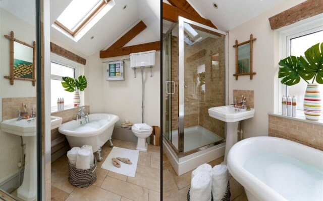 Quay House - Waterside Eclectic Style Character Home