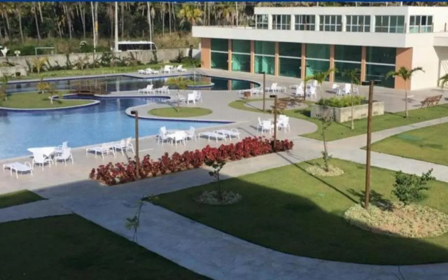 Muro Alto Condominio Club - By AF