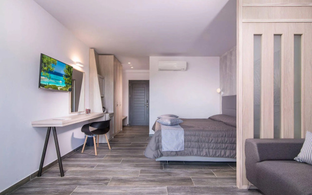 Lagomandra Beach & Suites