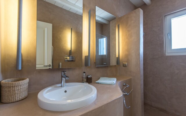 Hera iconic Mykonian Villa