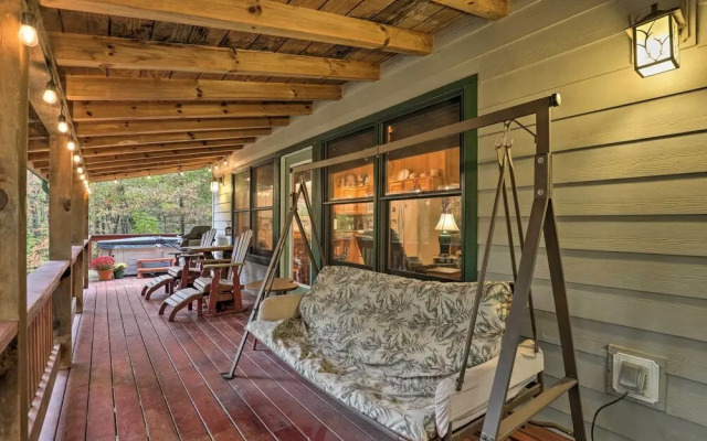 Fletcher Cabin: Wraparound Deck & Pond Access