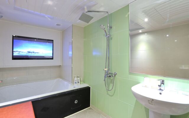 Film 37.2 Hotel