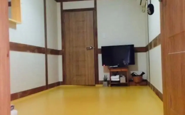 Jeonju Golmokgil Guesthouse