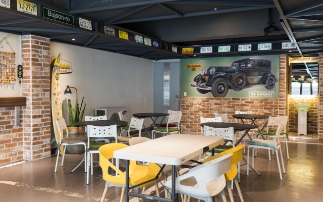 Uniqstay Hostel And Suite