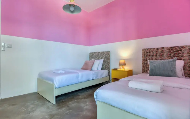 The Pop House 2-BR Apt in Mar Mkhayel