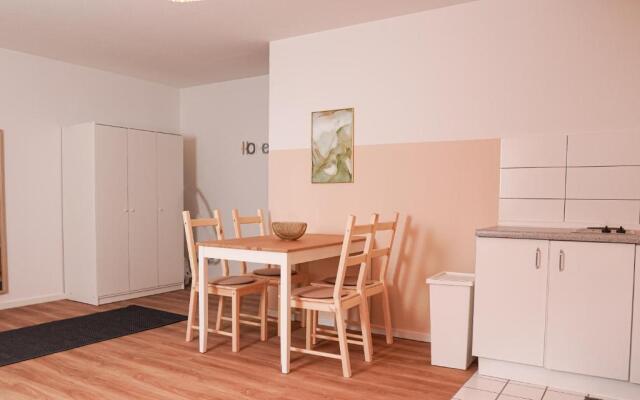 FULL HOUSE Studios - Simple Elegance - NETFLIX + Nespresso