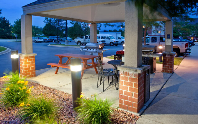 Hawthorn Suites by Wyndham Chicago Schaumburg