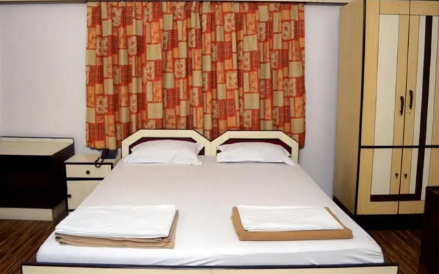 OYO 43924 Harry Guest House