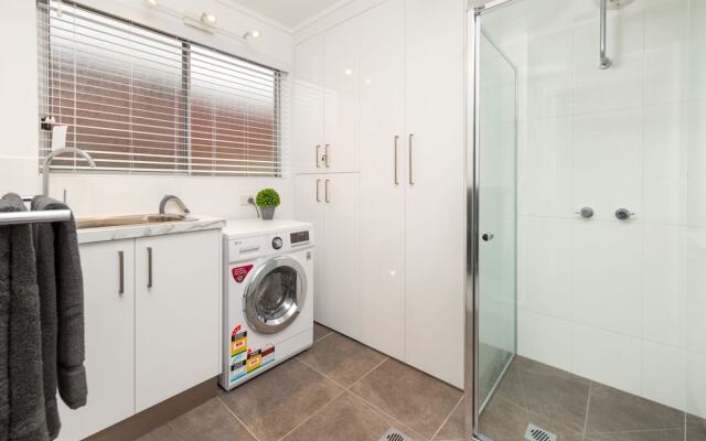 The Manhattan - Central & Sophisticated