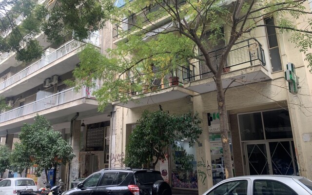 Stay central Athenian flat