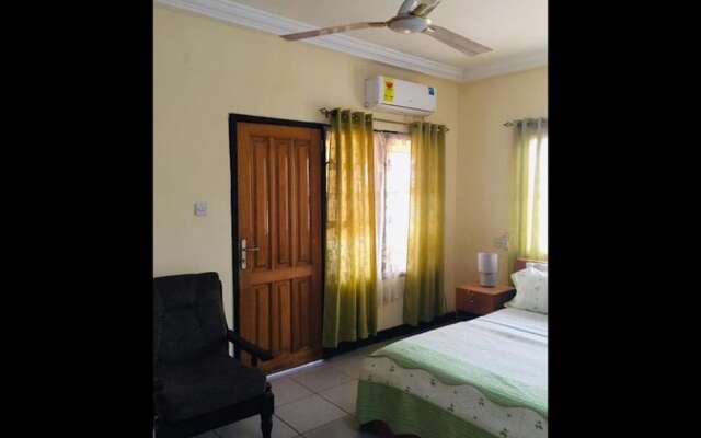 Room in B&B - Single Room With Balcony